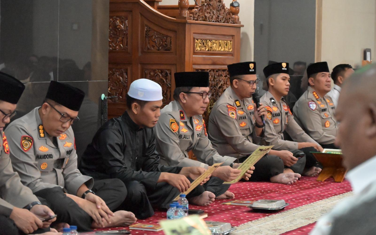 Polda Jambi Gelar Doa Bersama Lintas Agama Sambut Hari Bhayangkara ke-80, Kapolda Ingatkan Personel untuk Melayani Masyarakat