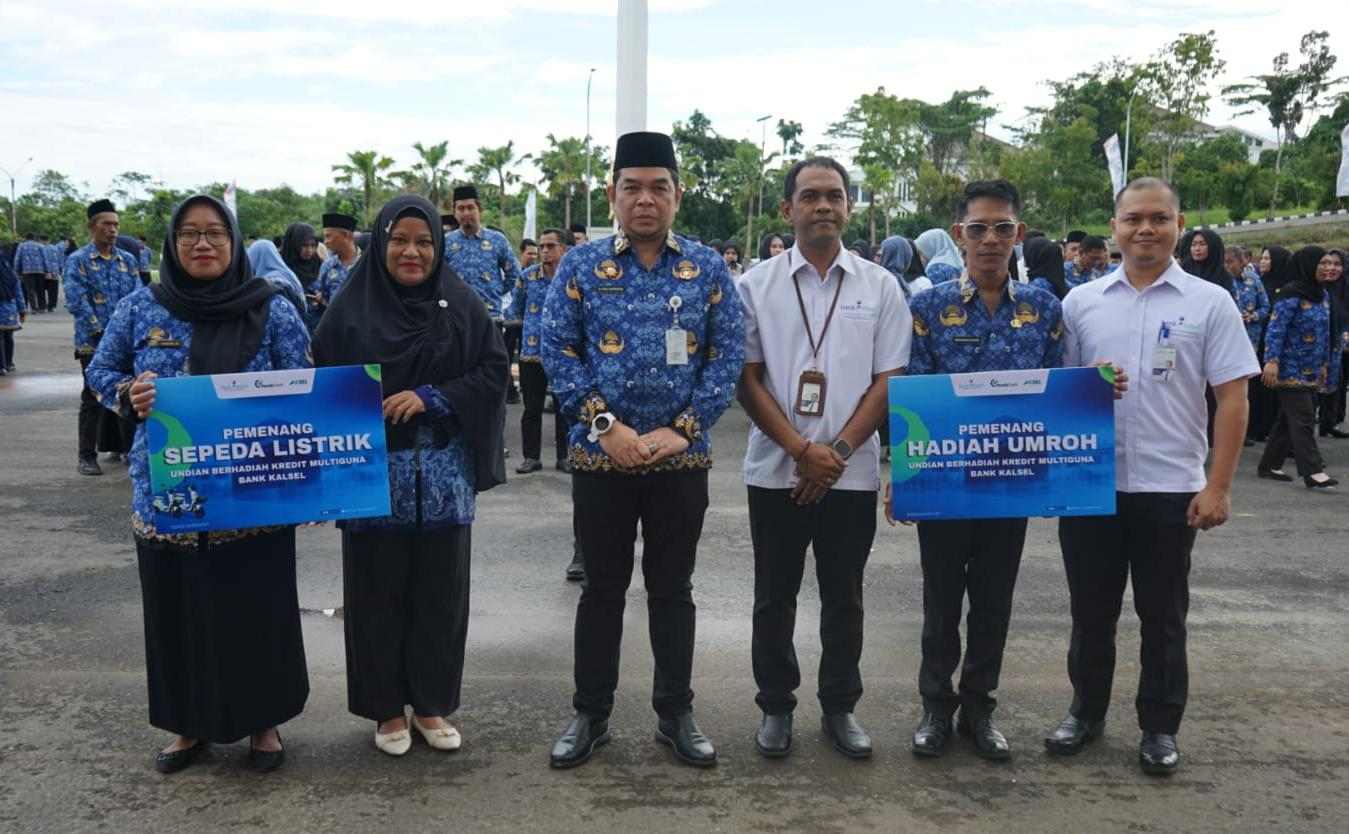 ASN Kotabaru Dapat Hadiah Umroh dan Sepeda Listrik dari Bank Kalsel Usai Apel Gabungan, Sekda: Motivasi Kerja Meningkat