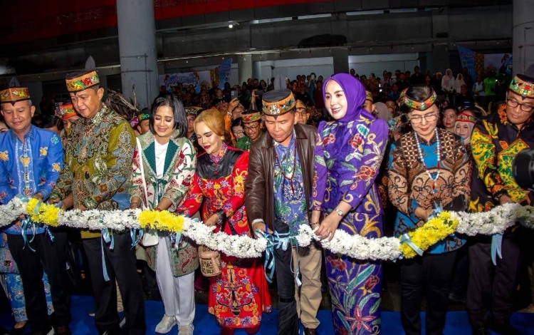 Gubernur Kalteng Agustiar Sabran Buka Kalteng Expo 2026, 69 UMKM dan Produk Lokal Dipamerkan Sepekan Penuh