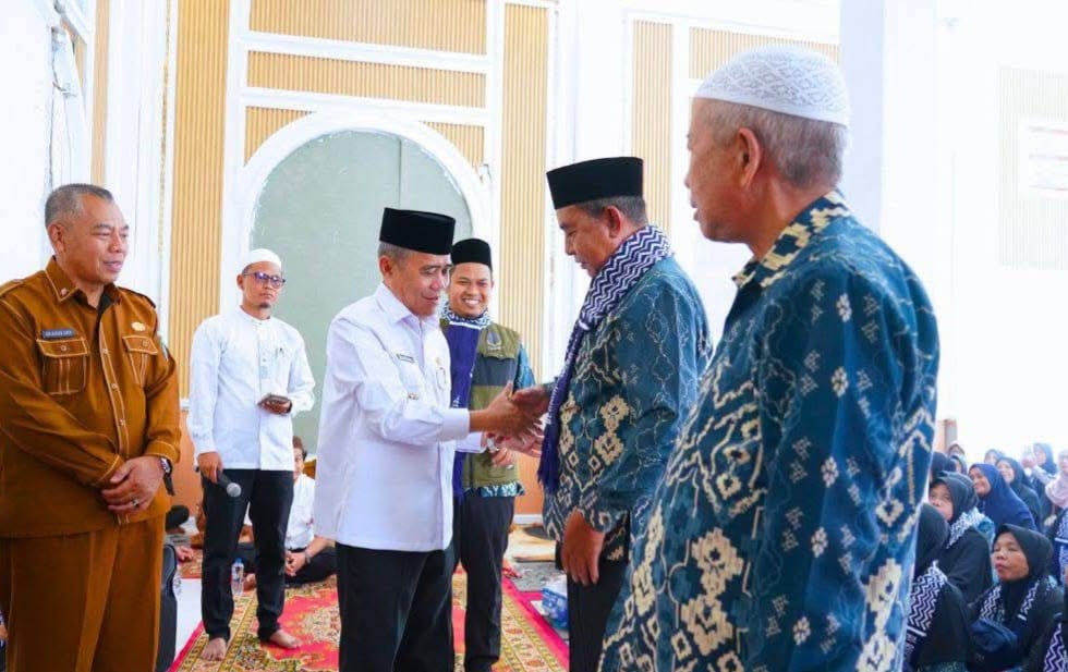 Wakil Bupati Ogan Ilir Ardani Lepas Jamaah Umrah Akbar Albukhori Travel di Tanjung Batu, Ini Pesannya