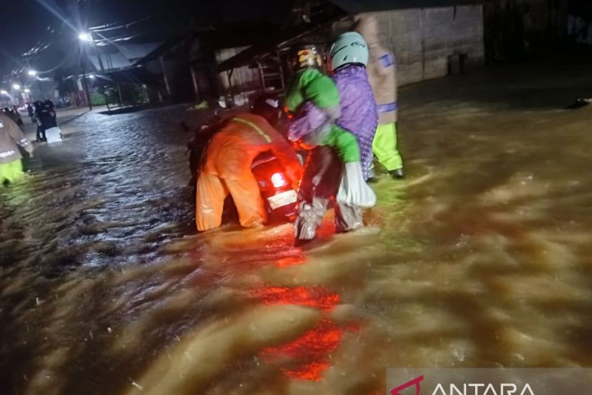 Banjir Luapan Rendam 22 Desa di 7 Kecamatan Aceh Barat Daya, Jalan Nasional Sempat Putus