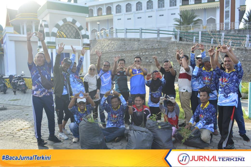 Bupati Anambas Ajak Media Online Gotong Royong Bersihkan Tiga Rumah Ibadah Sekaligus