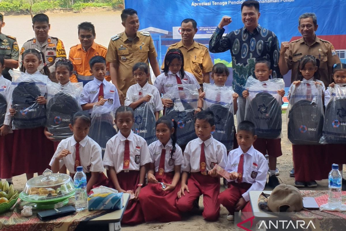 Disdik Palembang Bagikan Seragam Gratis untuk 40 Ribu Siswa SD dan SMP Tahun Ajaran 2026/2027