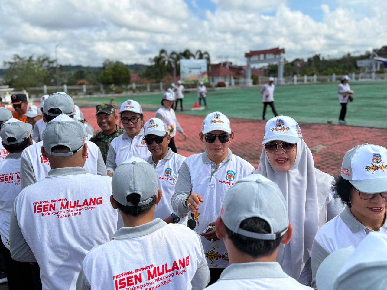 Bupati Murung Raya Lepas 225 Peserta Kontingen untuk Festival Budaya Isen Mulang di Palangka Raya, 12 Cabang Lomba Diikuti