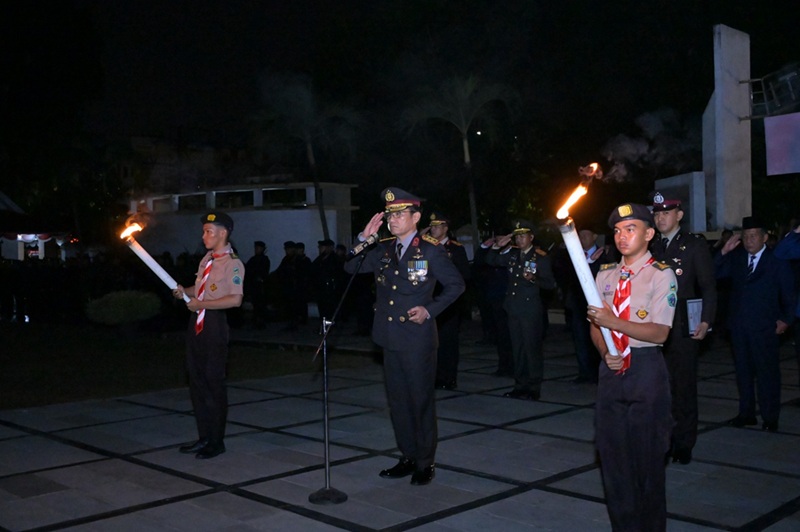 Polda Jambi Gelar Renungan Suci di TMP Satria Bakti, Kapolda Ingatkan Semangat Pahlawan untuk Tugas Pengabdian