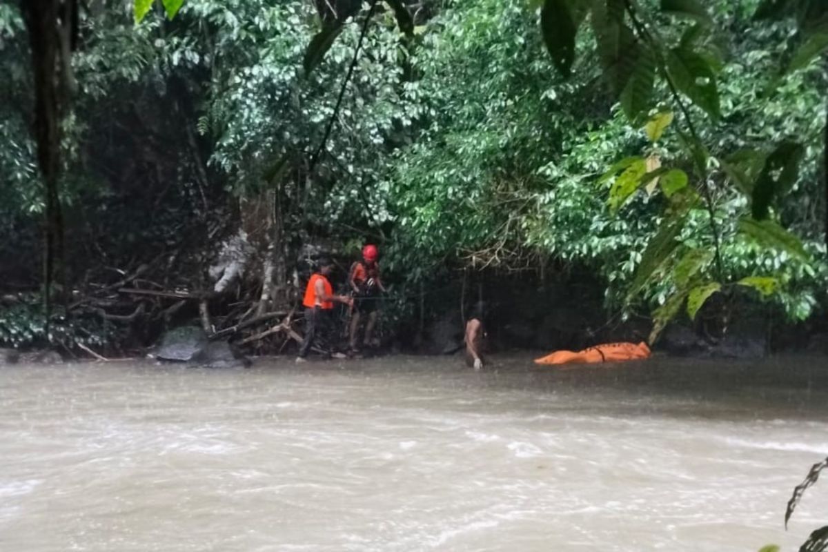 Tim SAR Gabungan Temukan Nelayan 61 Tahun Hanyut di Sungai Lau Biang Karo Setelah Enam Hari, Dievakuasi dalam Kondisi Meninggal