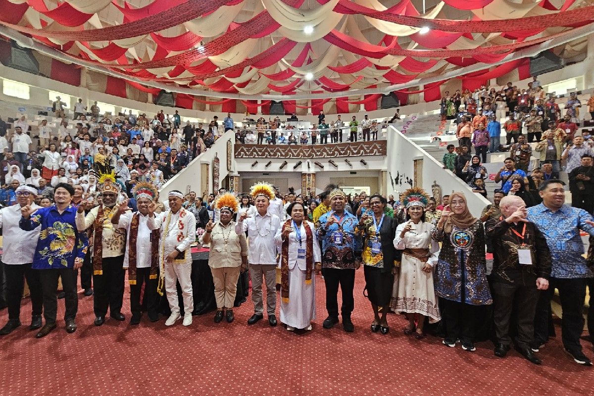 Wamendagri Ribka Haluk Buka Konferensi Analisis Papua Strategis: Pembangunan Berkeadilan untuk Orang Asli Papua