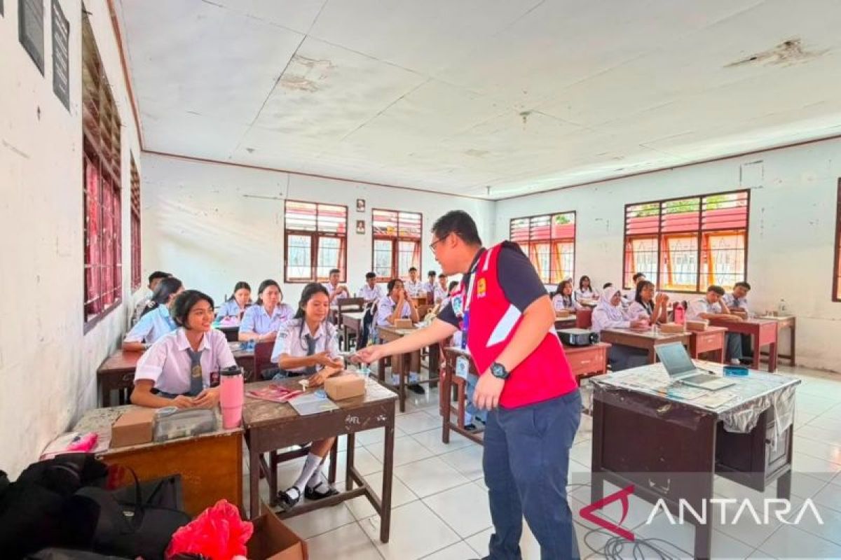 PLN Suluttenggo Bekali Siswa Manado Ilmu Keselamatan Listrik Lewat Program Goes To School