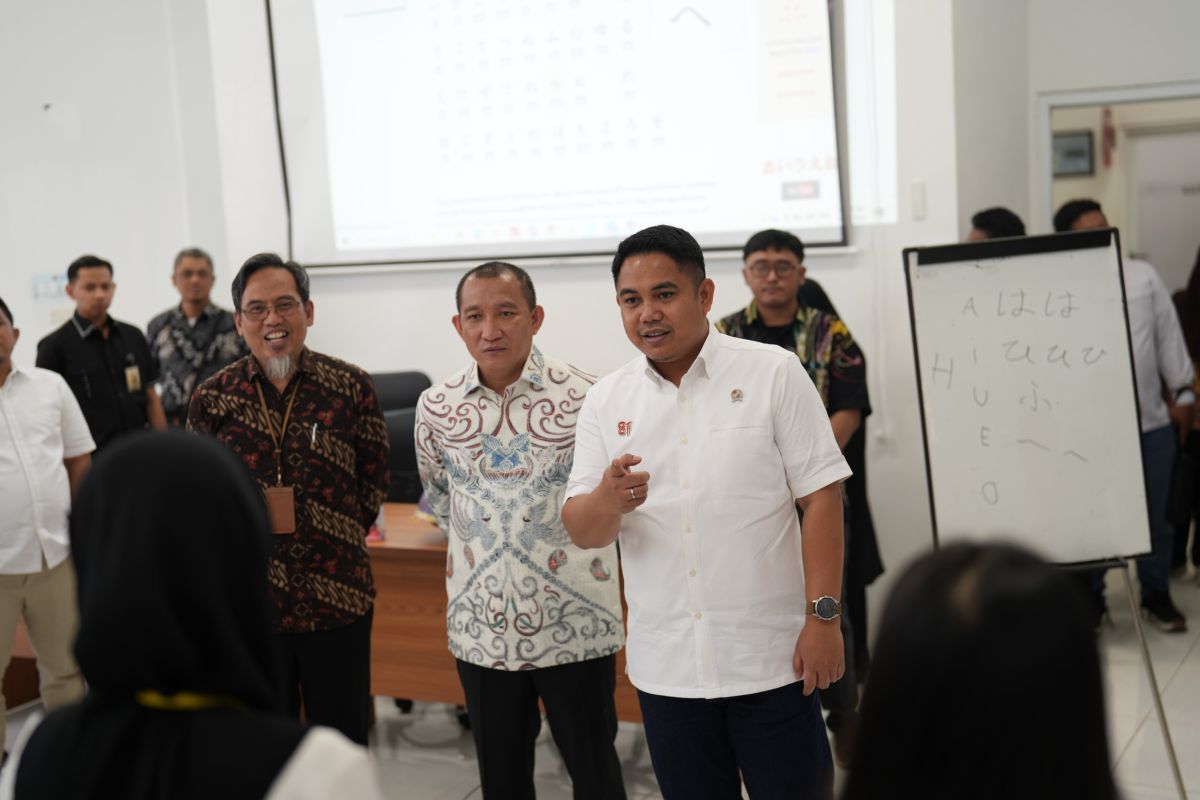 Wamen P2MI Dorong Program Migran Aman di Makassar, Targetkan Alumni Unhas Perluas Kerja Formal ke Luar Negeri