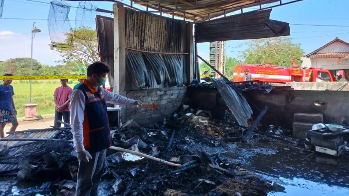 Kebakaran Rumah di Sragen Akibat Lalai Masak Daging Kurban, Satu Mobil dan Motor Hangus
