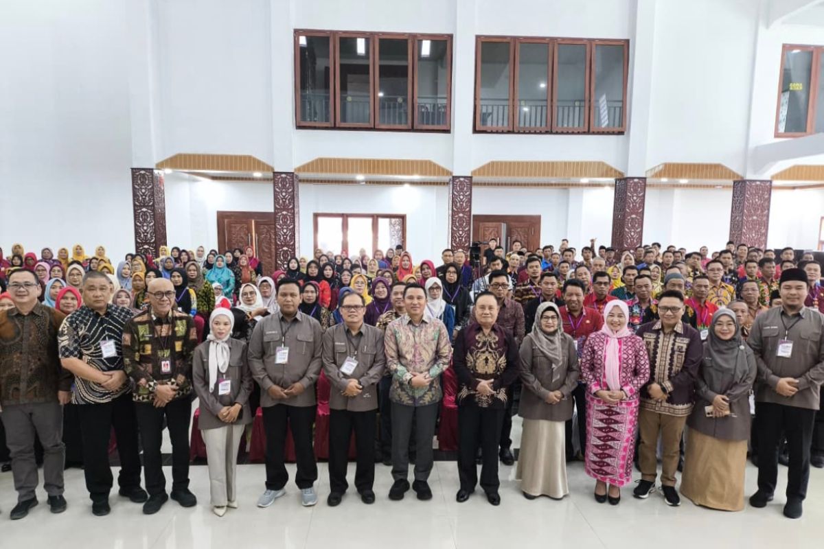 Pemkab Lampung Barat dan FKIP Unila Gelar Seminar Pendidikan untuk 340 Guru dan Kepala Sekolah, Bupati Soroti Anggaran 36 Persen APBD