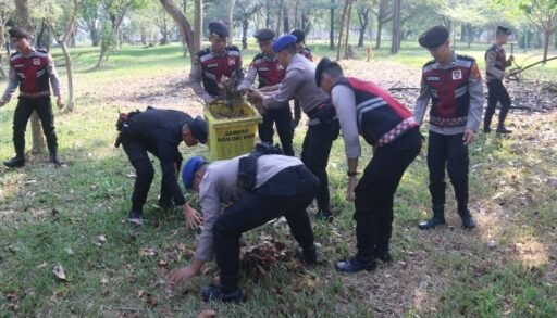 99 Personel Polda Sumsel Bersihkan Jakabaring Sport Center, Dukung Gerakan Nasional Lingkungan ASRI