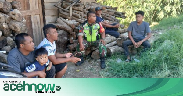 Babinsa Koramil 08/Silih Nara Kopka Yesayas Balok Rutin Komsos dengan Warga Desa Genting Gerbang, Ini Tujuannya
