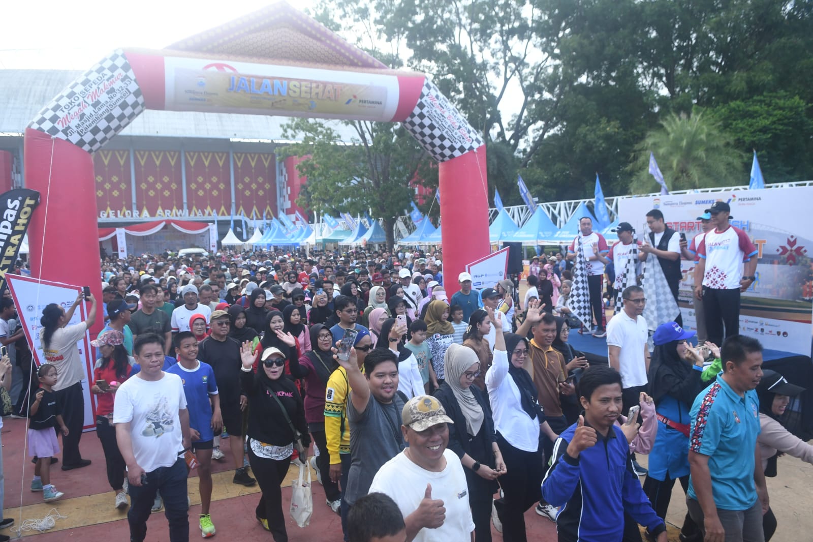 Ribuan Warga Padati JSC Palembang Berebut Mobil dan Umroh Gratis di Jalan Sehat HUT Kota ke-1343