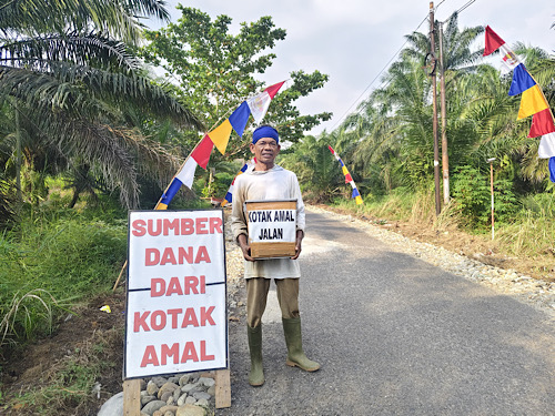 Kakek Nurman di Seluma Habiskan 3 Tahun Lebarkan Jalan Rusak Pakai Uang Kotak Amal, Angka Kecelakaan Turun Drastis