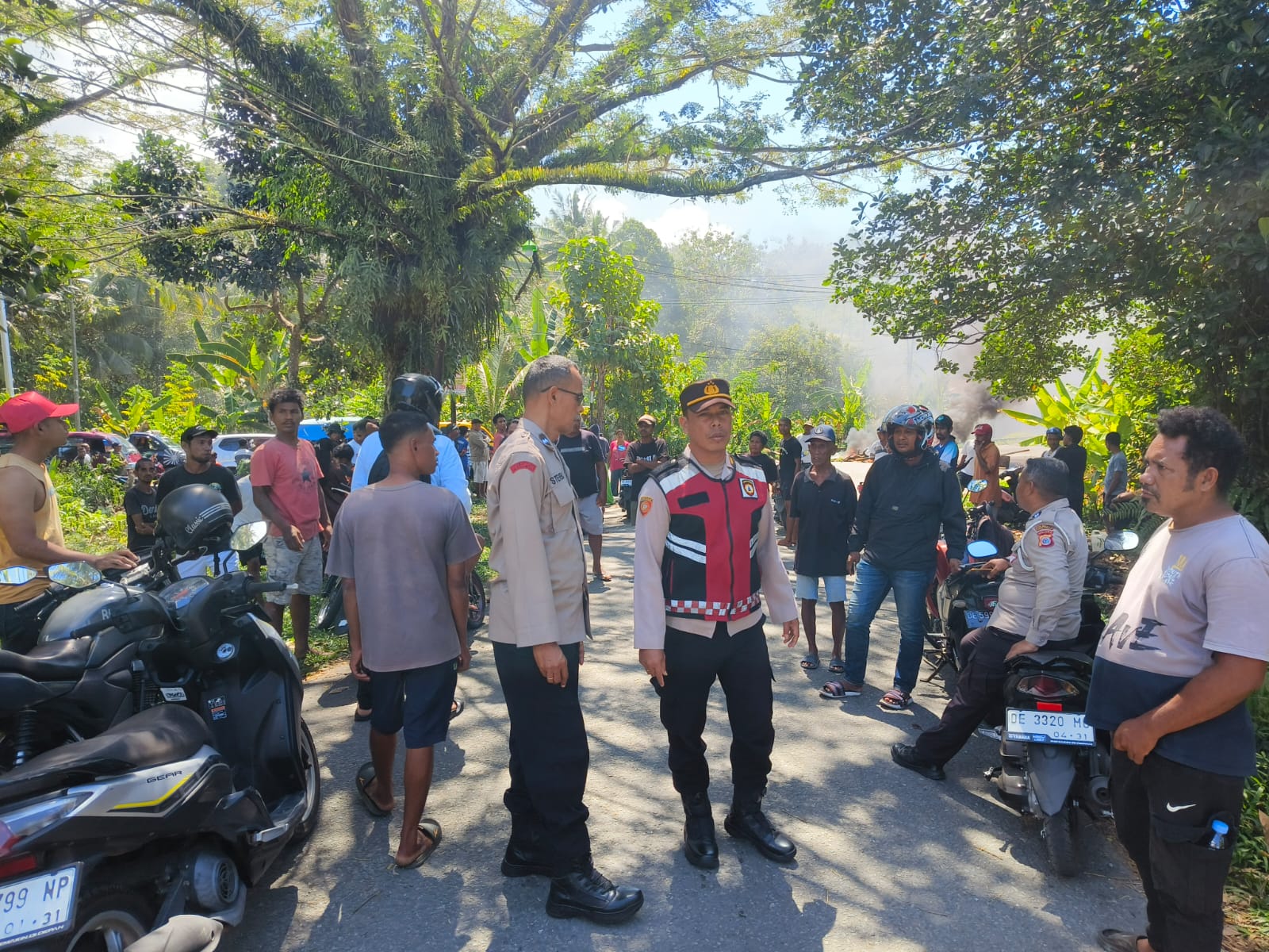 Sempat Diblokir Warga, Akses Jalan Tulehu-Hunimua di Waai Kembali Normal, Polisi-TNI Kawal Ketat