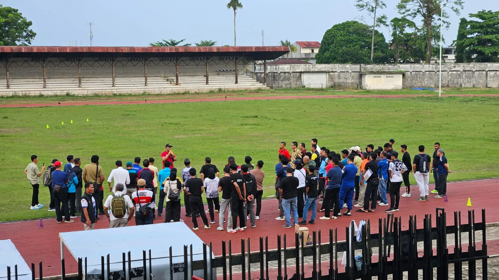 Pelatih 54 Cabang Olahraga di Jambi Dibekali Teknik Daya Tahan Atlet oleh Dosen UNJ Dr Iwan Hermawan