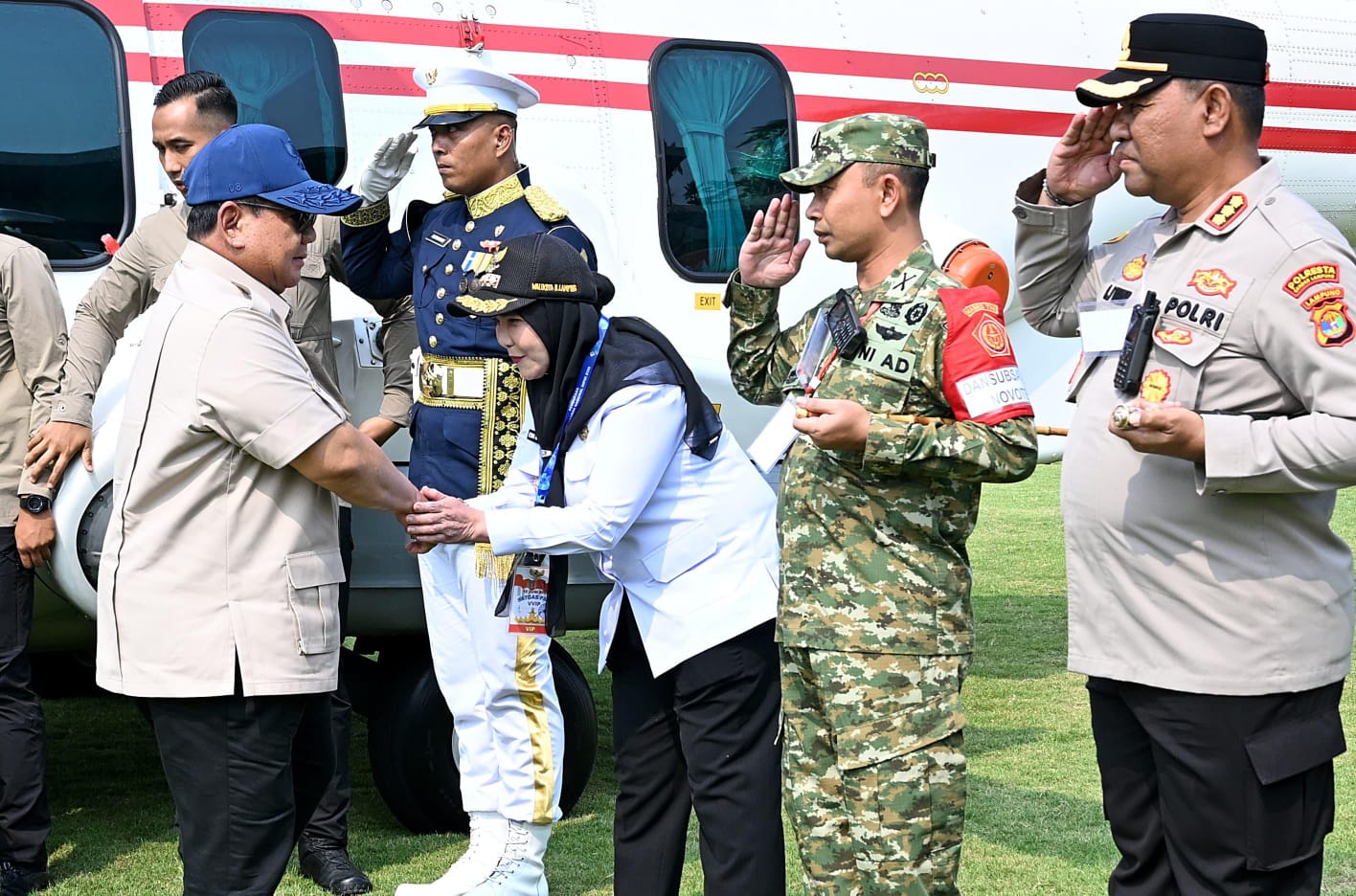 Wali Kota Bandar Lampung Eva Dwiana Sambut Kedatangan Presiden Prabowo di Bandara Radin Inten II untuk Munas HIPMI