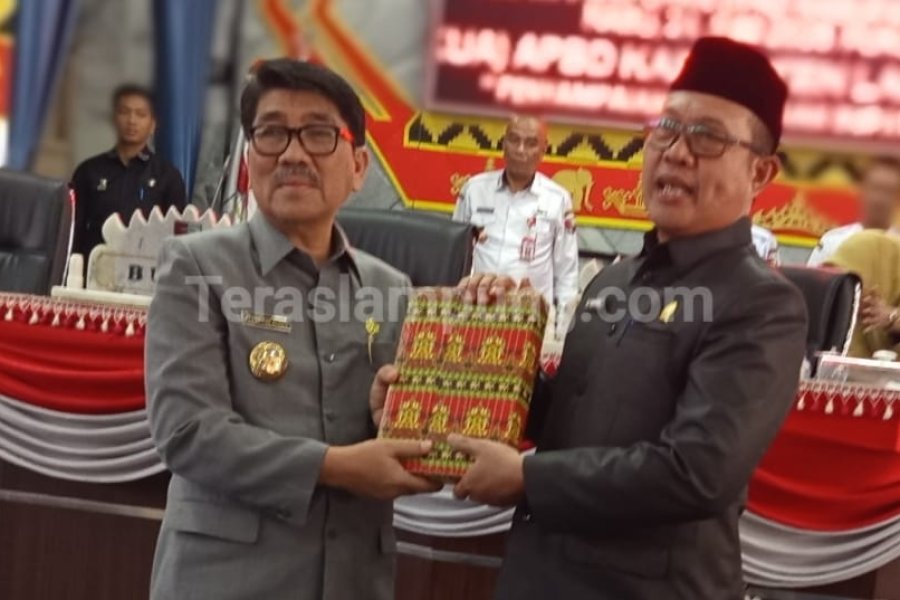 Bupati Lampung Utara Hamartoni Peringatkan Pejabat OPD Jangan Asbun saat Bicara di DPRD, Data Valid Kunci Hindari Konflik