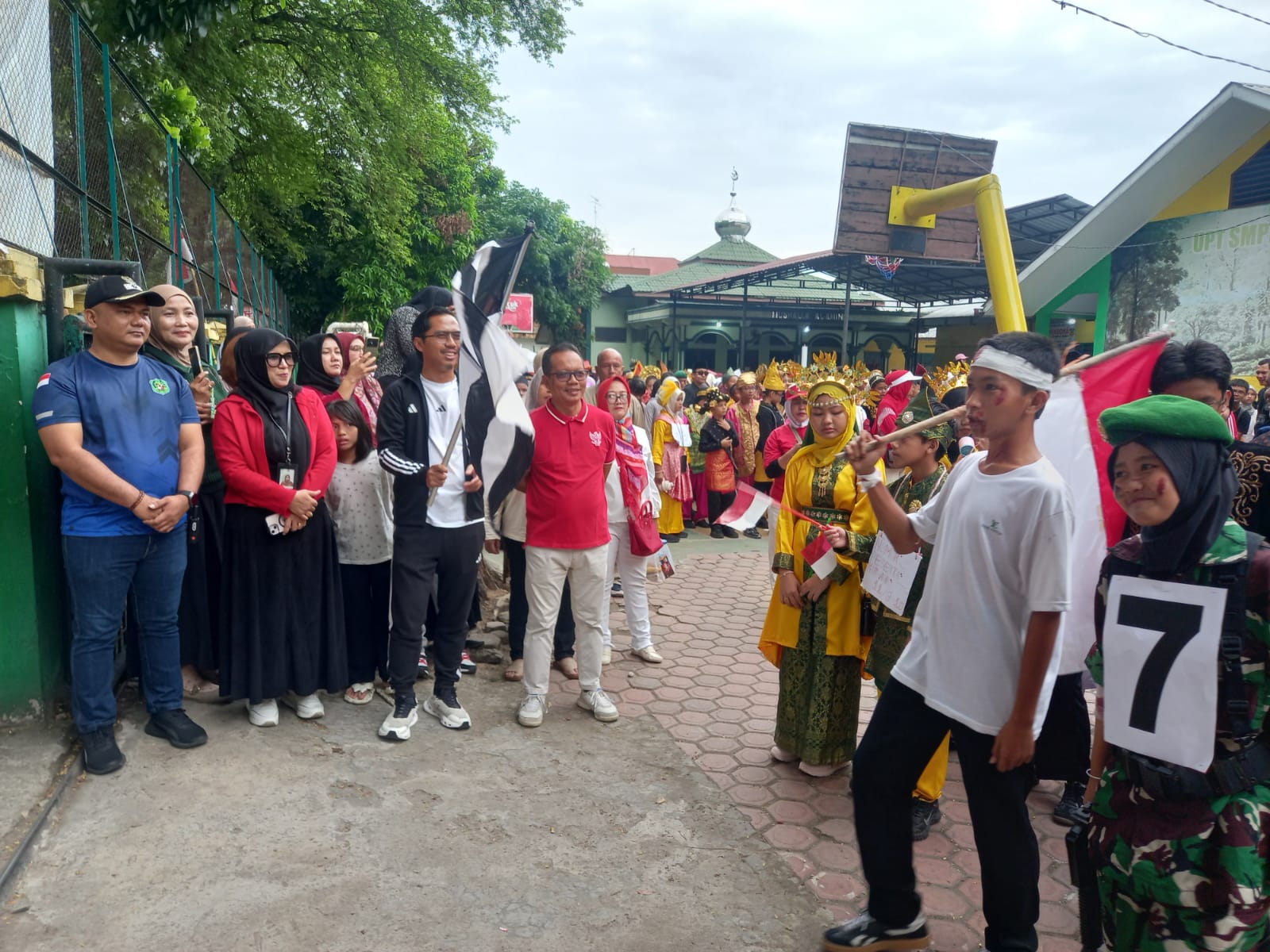 Karnaval Budaya HUT Ke-81 di SMPN 7 Medan, Ratusan Siswa Long March Lewati Kantor Wali Kota