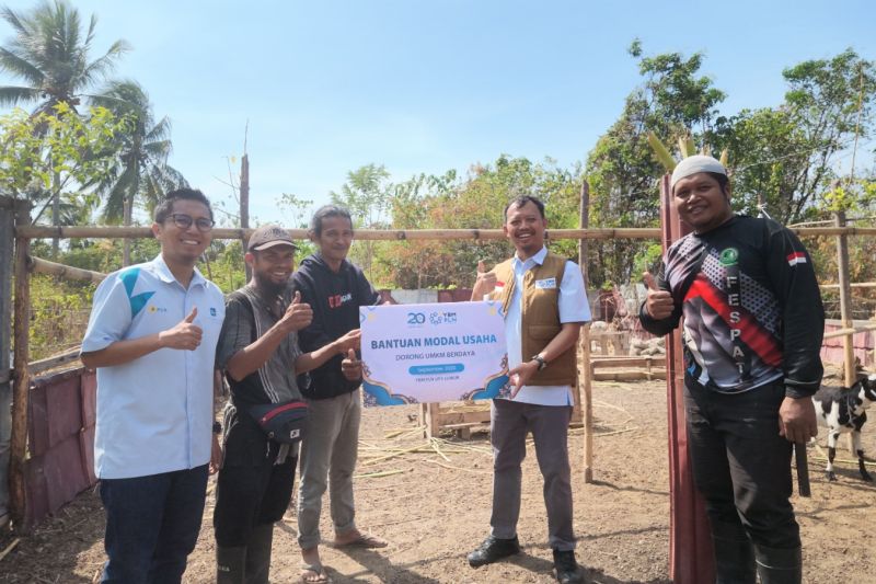 YBM PLN UP3 Luwuk Salurkan 6 Kambing dan Modal Usaha untuk UMKM di Luwuk, Ampana, Banggai, Toili