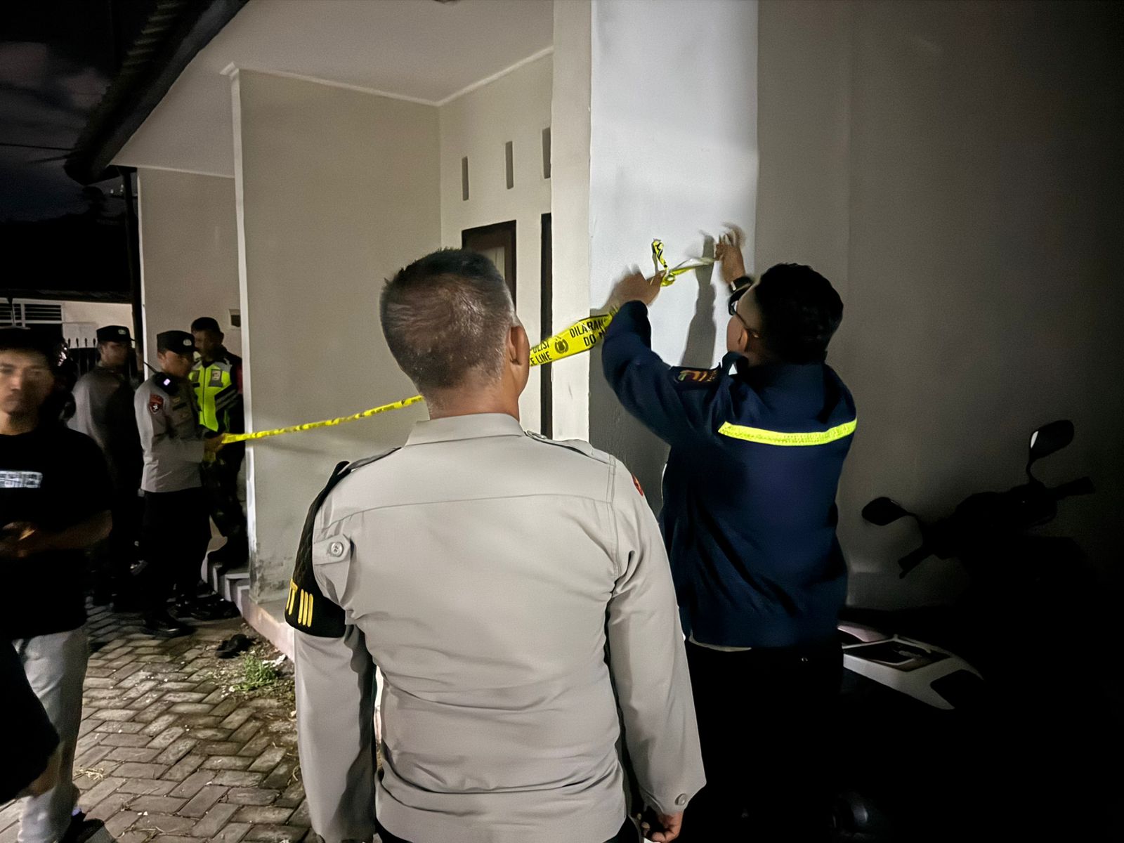 Mahasiswi Asal Sumbawa Barat Ditemukan Tewas di Kamar Kos Gomong, Polisi Selaparang Amankan TKP dan Barang Bukti