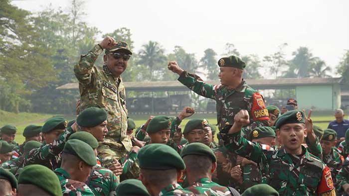 Bupati Sukabumi Asep Japar Resmi Lepas Ratusan Prajurit Yon Armed 13 Nanggala ke Perbatasan RI-Malaysia