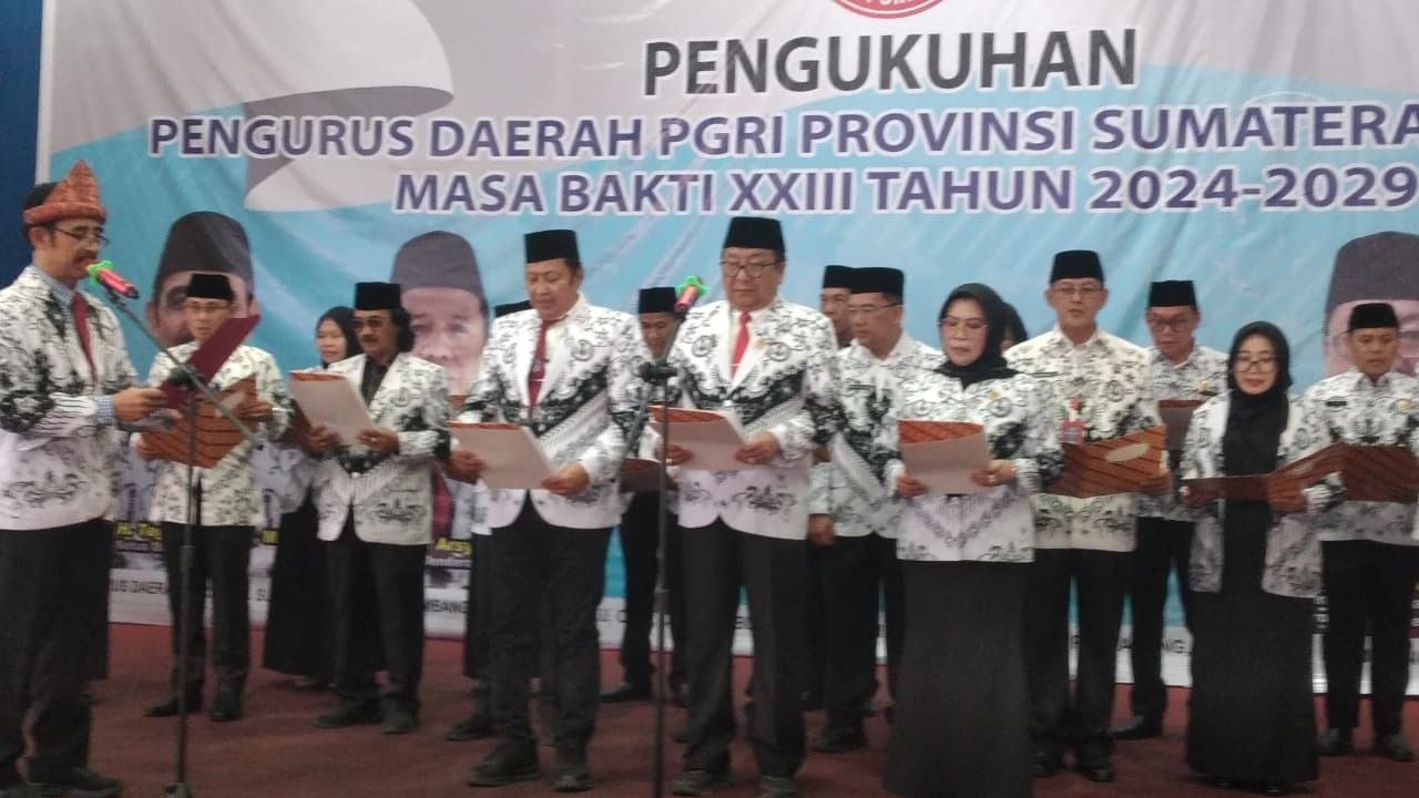 Dualisme PGRI Sumsel Resmi Berakhir, Ketua Umum PB Teguh Sumarno Lantik Pengurus Baru di Palembang