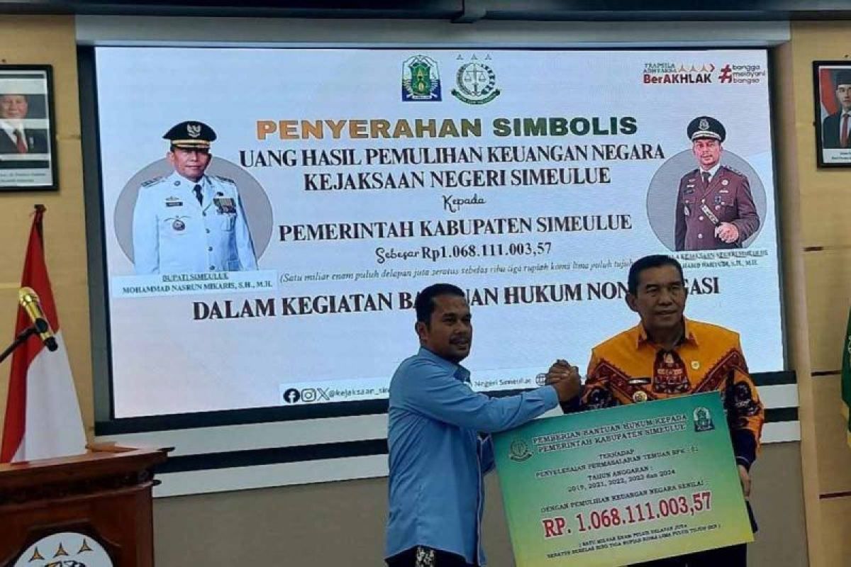 Kejari Simeulue Serahkan Rp1,068 Miliar Uang Negara Hasil Pemulihan 2019-2024 ke Pemkab