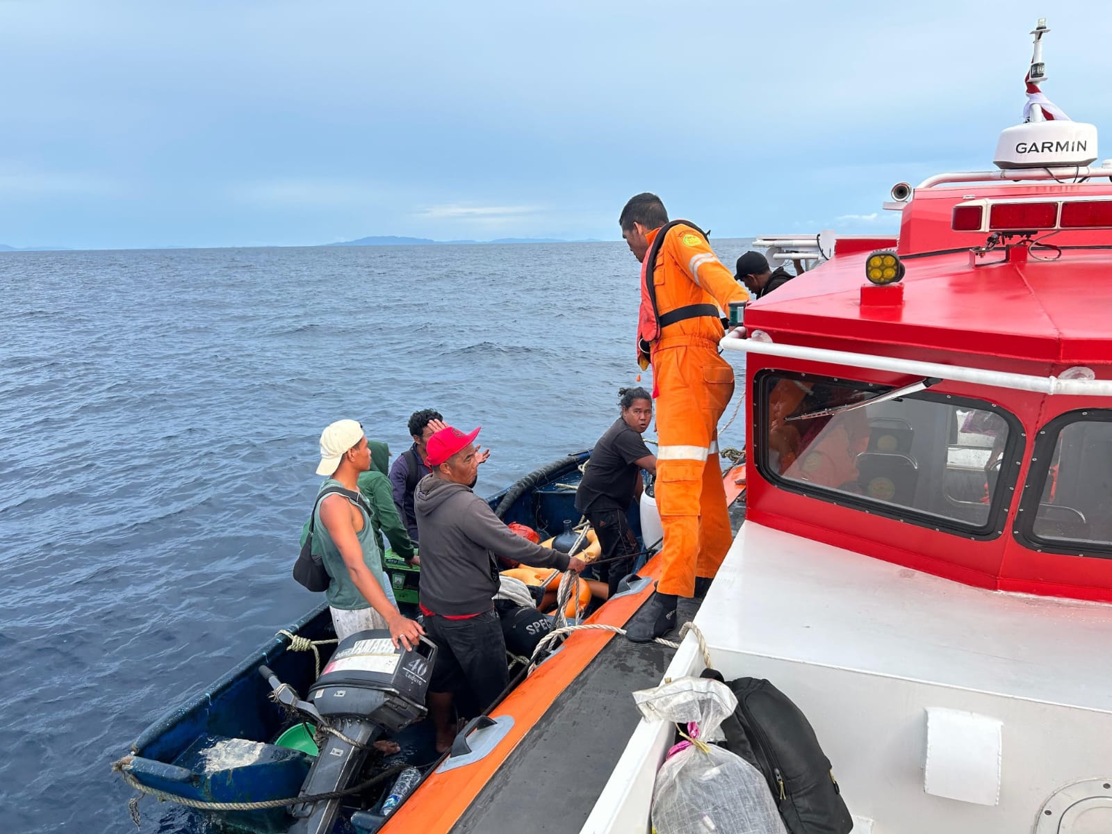 16 ABK KM Anaia Selamat dari Maut di Perairan Sitaro, Kapal Bocor Dihantam Ombak Ekstrem