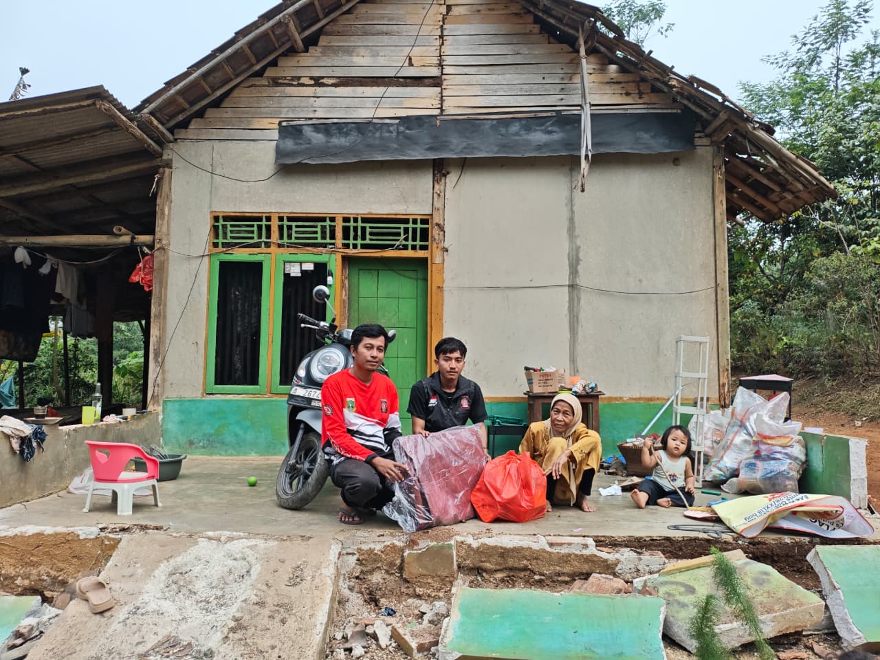 Rumah Lansia di Lebak Roboh, Tim Gabungan Dinsos dan Tagana Turun ke Leuwidamar