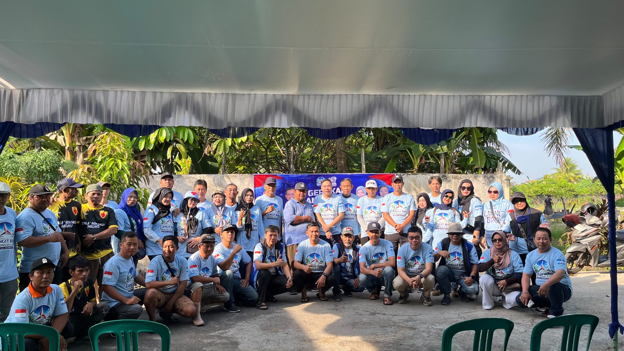 150 Kader Demokrat Bersihkan Makam di Pontianak, 4 Ton Sampah Terkumpul dalam Kerja Bakti HUT ke-25