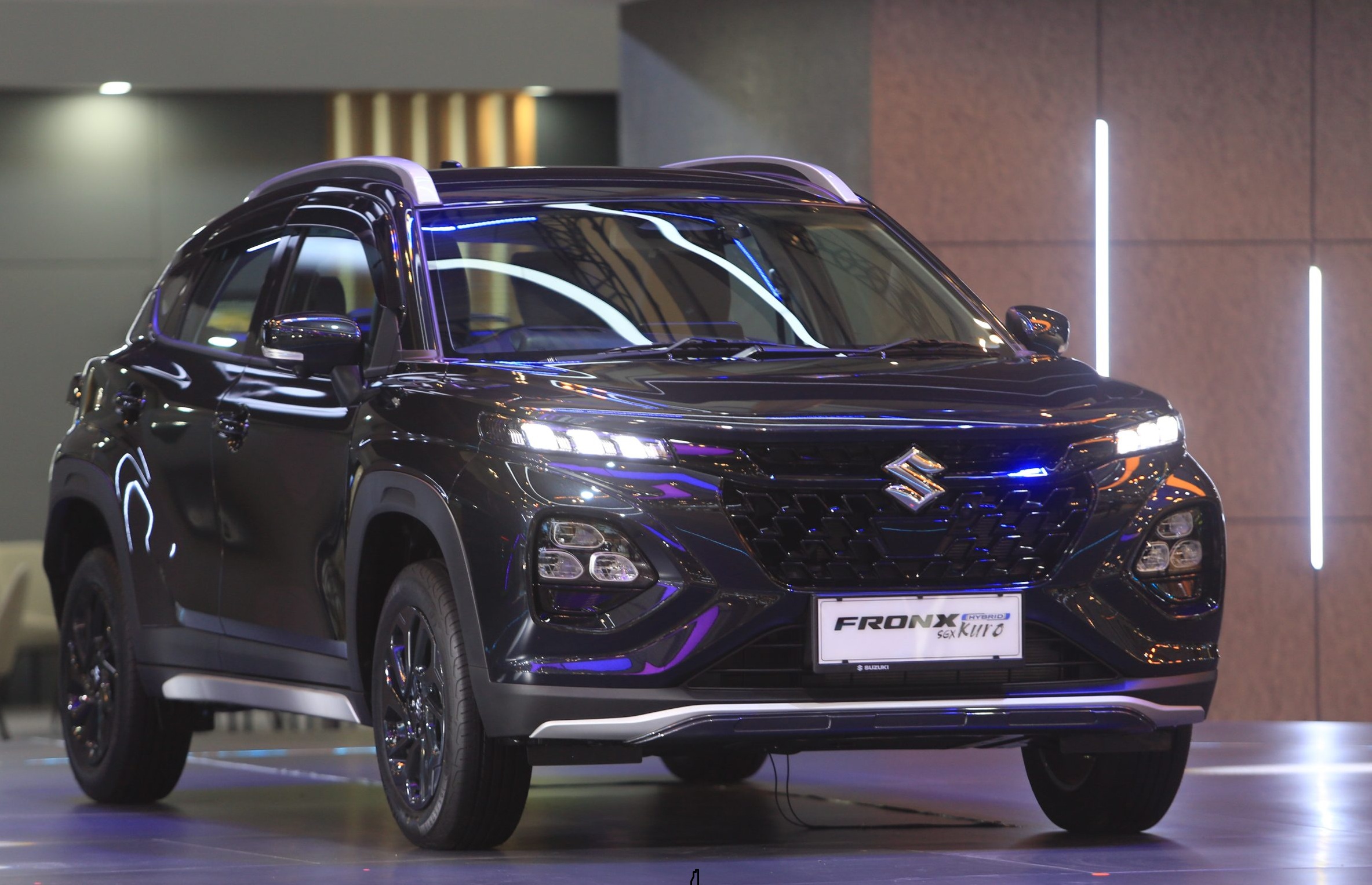 Suzuki Fronx SGX Hybrid Kuro Resmi Meluncur di GIIAS 2026, Varian Tertinggi Serba Hitam Dibanderol Rp 333 Jutaan