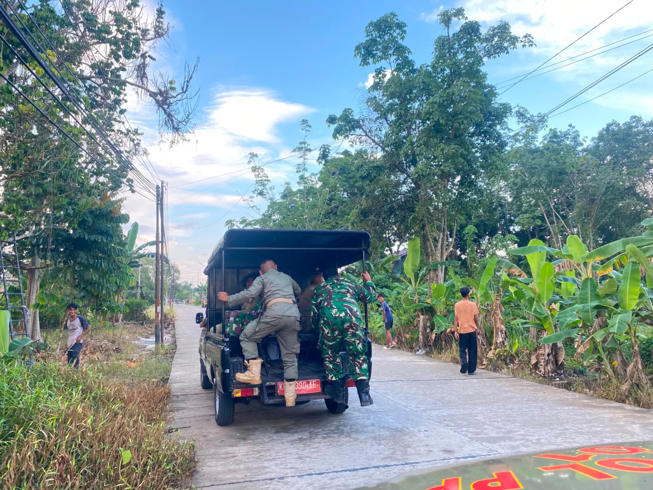 Satpol PP Pontianak Amankan 3 Layang-Layang dan 2 Gelondongan Benang saat Razia di Jalan Komyos Sudarso hingga Sidas