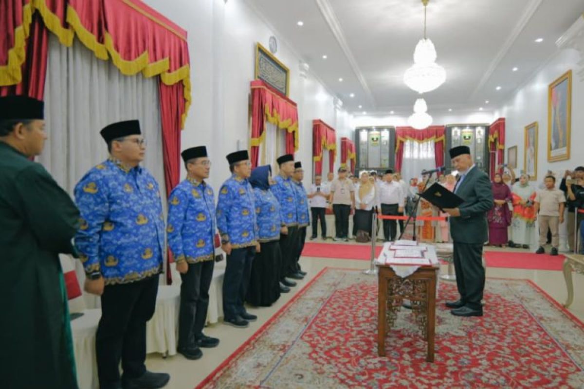 6 Pejabat Eselon II Sumbar Resmi Dilantik, Gubernur Mahyeldi: Rotasi Bukan Sekadar Seremonial