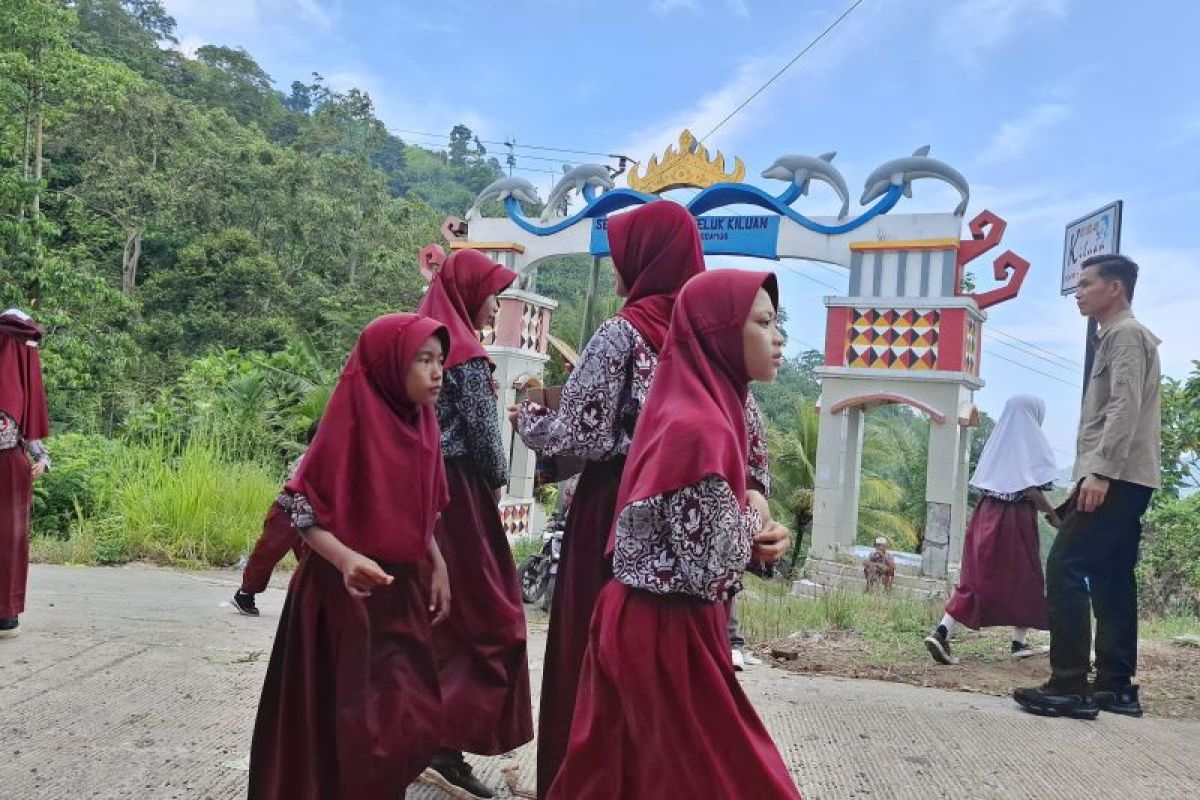 Gubernur Lampung Rahmat Mirzani Djausal Pastikan Siswa Kembali Sekolah Normal Jumat, Langsung Shalat Istisqa