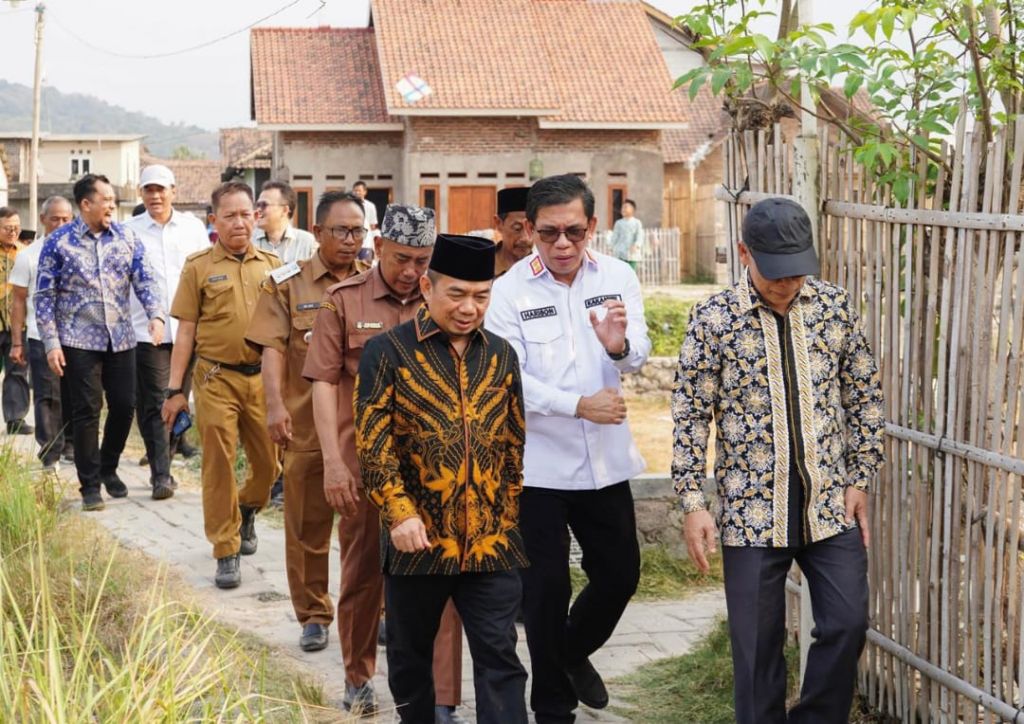 Sertifikat Tanah Gratis PTSL Diserahkan ke Warga Kramatwatu Serang, Jazuli Juwaini: Kepastian Hukum Dorong Ekonomi Umat
