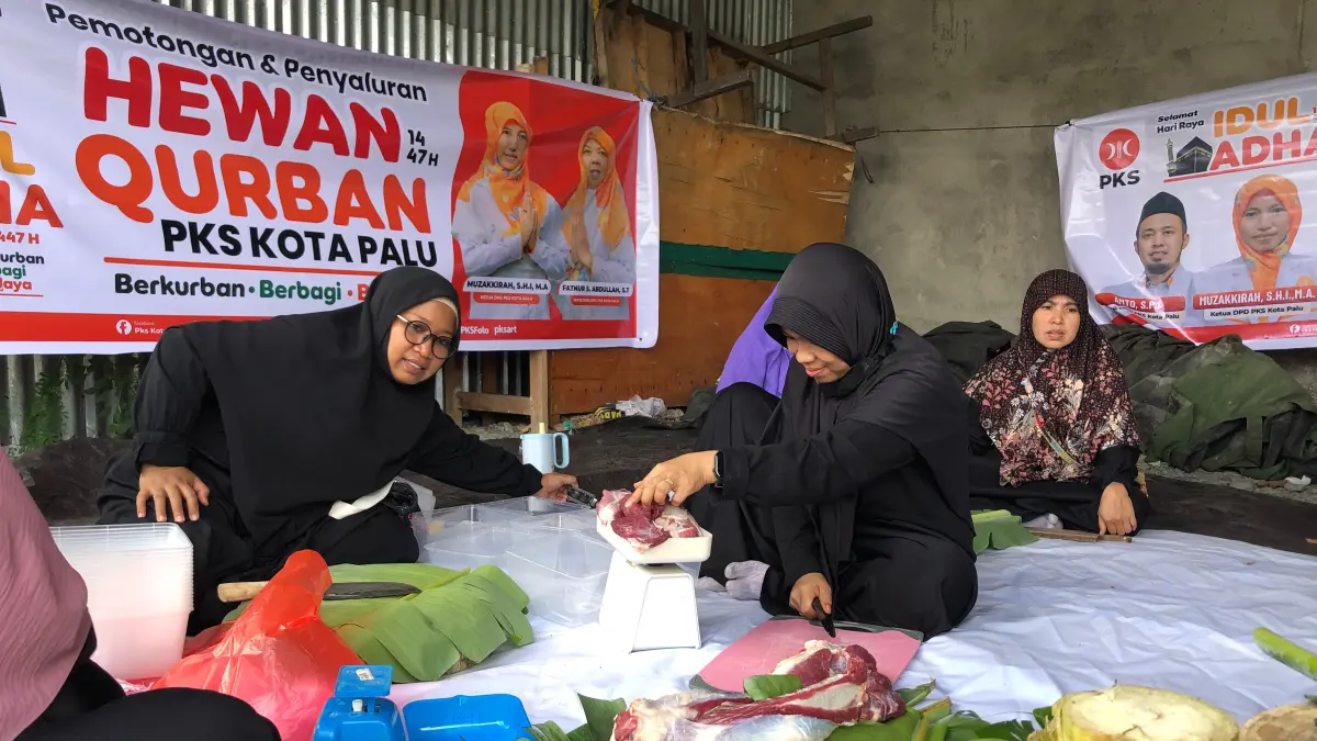 DPW PKS Sulteng Sembelih Dua Sapi dan Satu Kambing di Palu, Target 200 Paket Daging Kurban untuk Warga