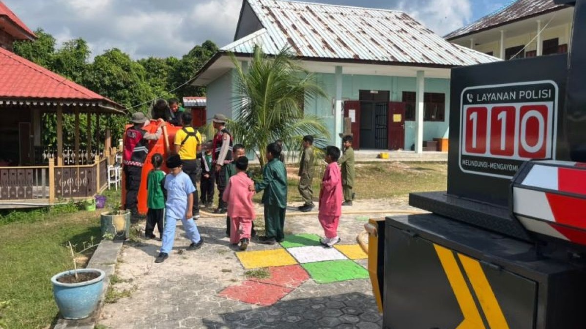 Polres Natuna Salurkan 8.000 Liter Air Bersih ke Sekolah dan Warga Terdampak Kekeringan di Bunguran Timur