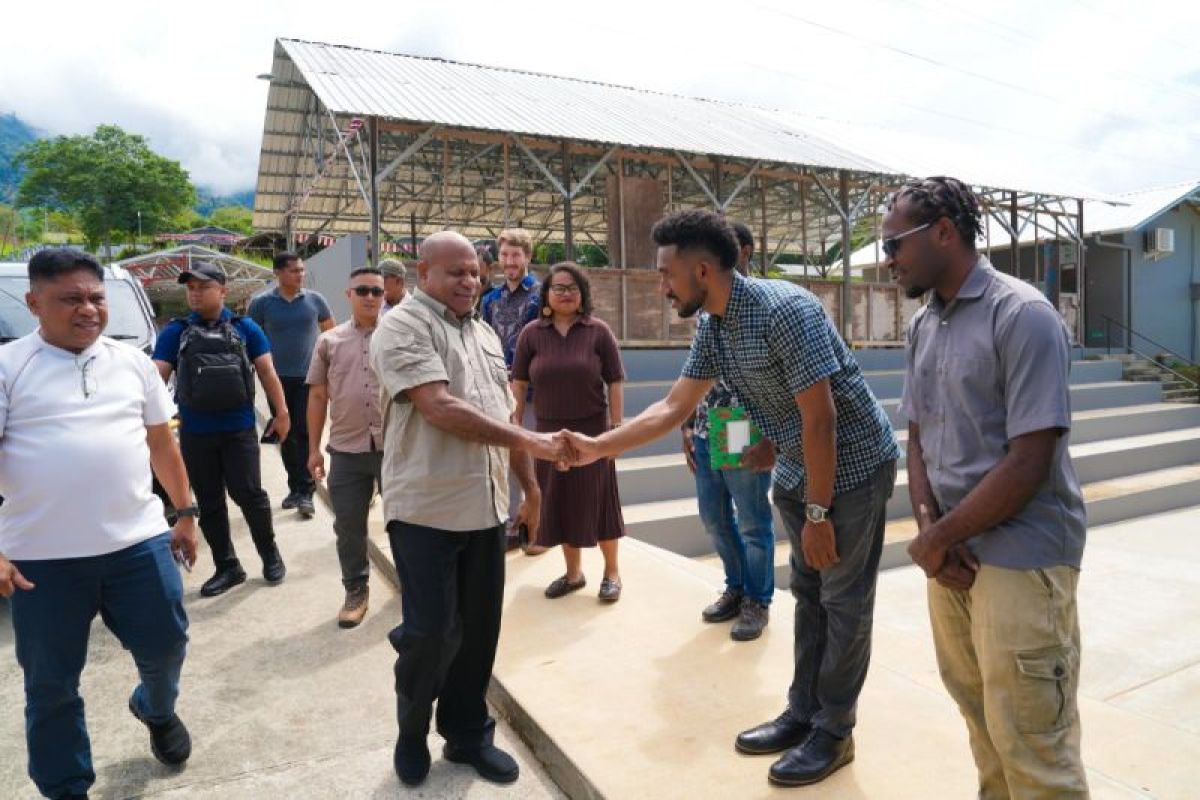 Gubernur Papua Minta Pendidikan Swasta Bantu Cetak SDM Unggul, Kunjungi Langsung Dua Sekolah di Sentani