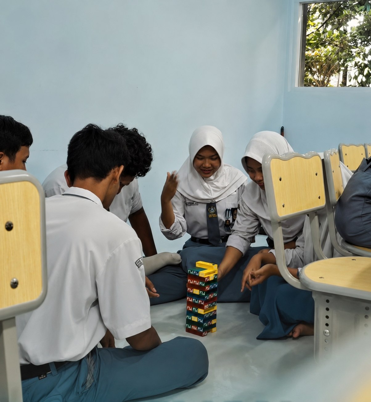SMAN 3 Cirebon Batasi HP Selama Jam Pelajaran, Siswa Kini Main Catur dan Congklak Saat Istirahat