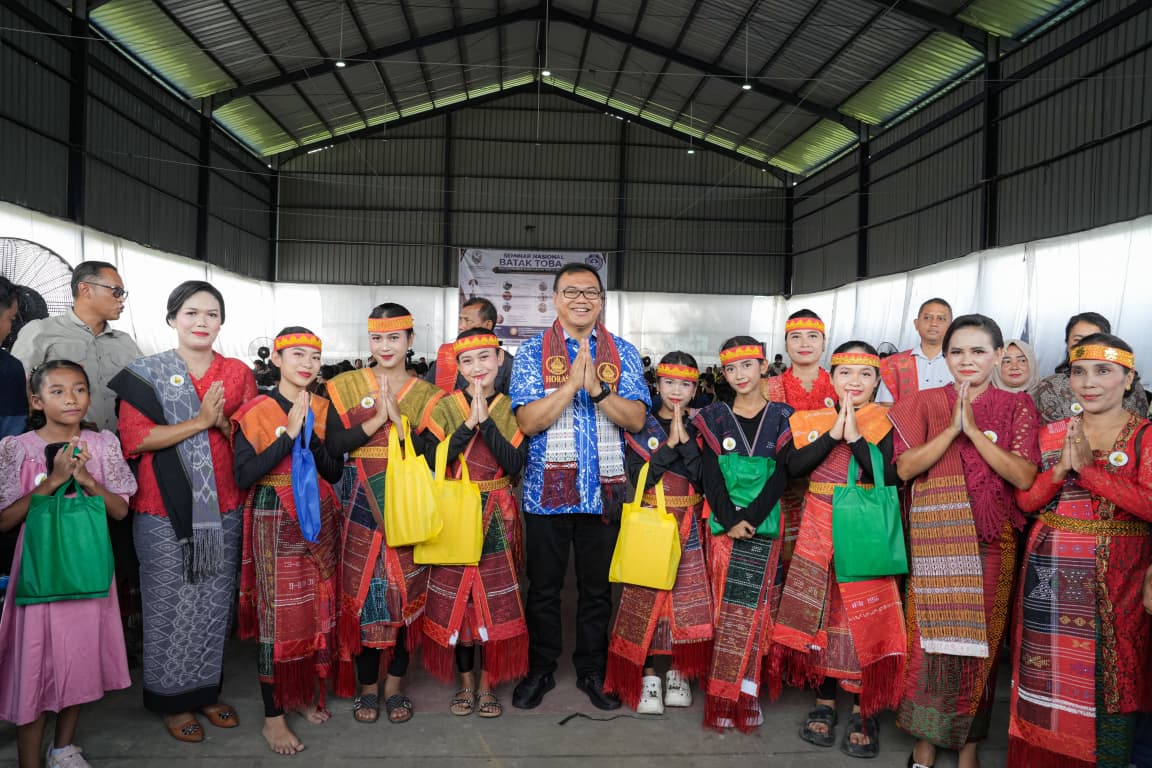 Bupati Deli Serdang Dorong Generasi Muda Hidupkan Nilai Batak Toba di Tengah Era Digital, Bukan Sekadar Simbol Adat