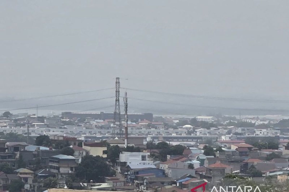 Jarak Pandang di Batam Turun Jadi 6 Kilometer Imbas Asap Titik Api, BMKG Sebut Aktivitas Penerbangan Masih Aman