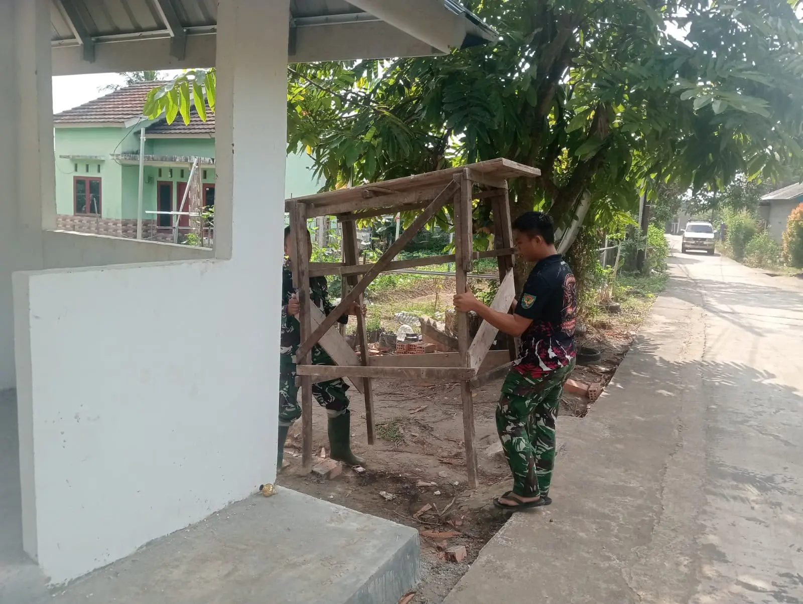 TMMD ke-129 Kodim 0418/Palembang Masuki Tahap Akhir, Pos Kamling di Talang Jambe Dikerjakan Bareng Warga