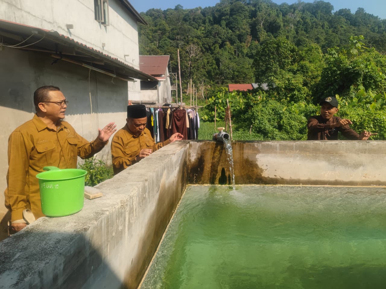Baznas Rampungkan Pipanisasi 2 KM dari Bukit Stegar, 200 Santri Ponpes Darul Hikam Sukadana Kini Nikmati Air Bersih
