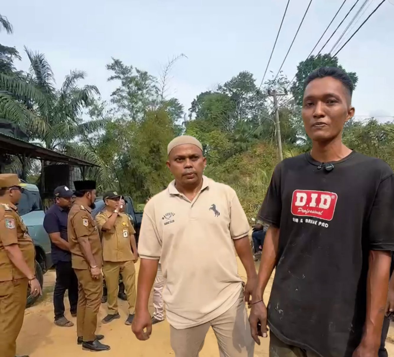 Bupati Aceh Timur Tinjau Langsung Pengaspalan Jalan Seumaly-Gampong Pertamina yang 15 Tahun Rusak Parah