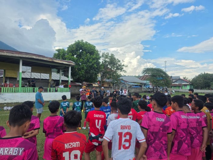 Empat Legenda Timnas Indonesia Beri Coaching Clinic di Ternate, Pemain SSB IM Ternate Dapat Peluang Emas ke Akademi Bandung