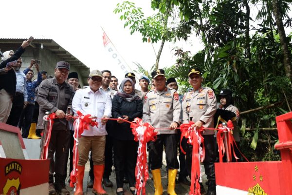 Kapolda Banten Resmikan Jembatan Merah Putih Presisi di Lebak, 1.000 Pohon Ditanam di Kampung Pasir Konci