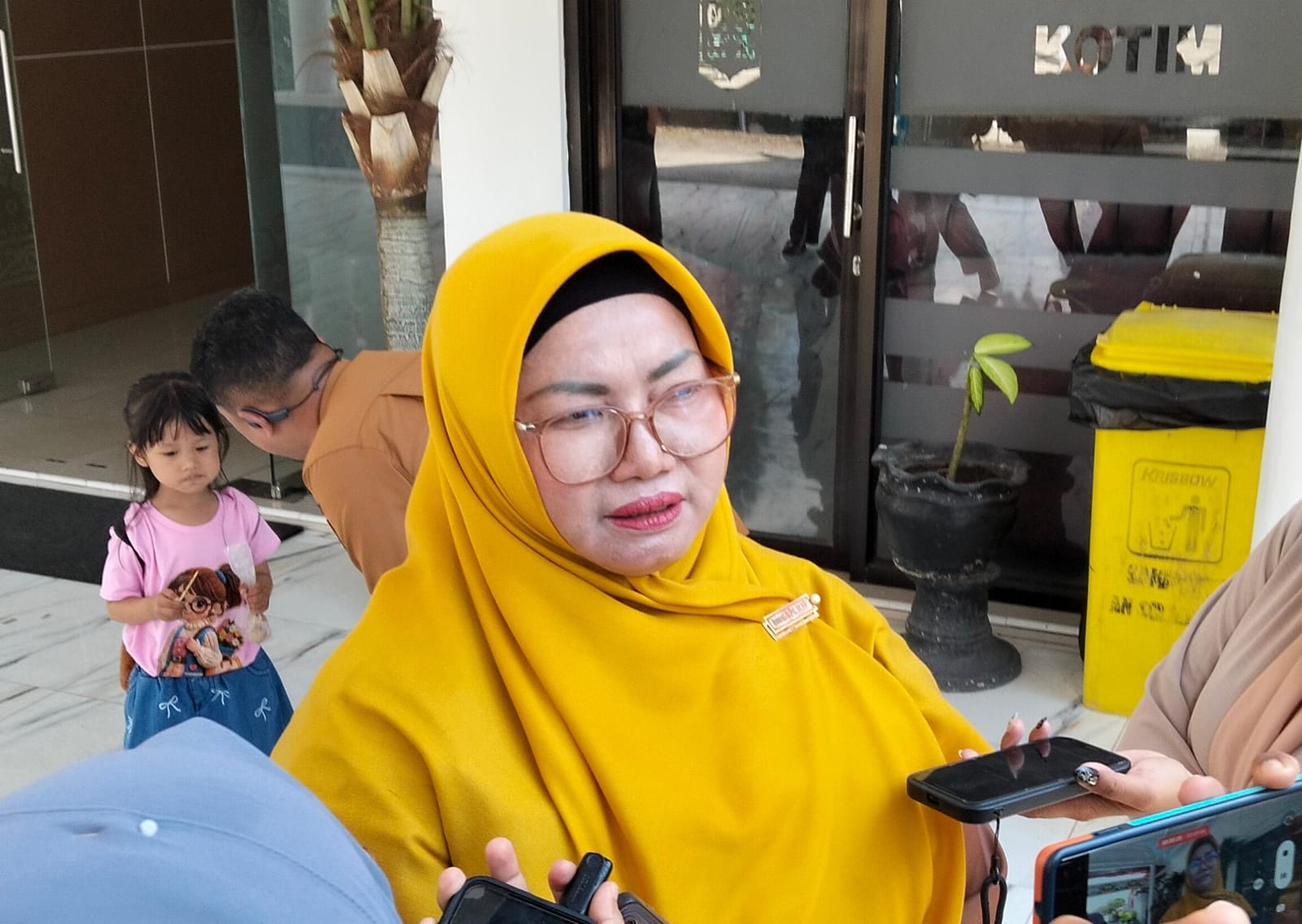 Wakil Bupati Kotim Irawati Turun ke Lokasi Karhutla, Ingatkan Personel Jaga Keselamatan di Lahan Gambut