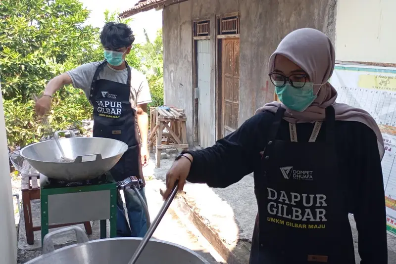 KKN-T 76 UNDIP Dampingi UMKM GilBarJu Sragen Terapkan Higiene Produksi Pethek Krispi, Ini Fokusnya